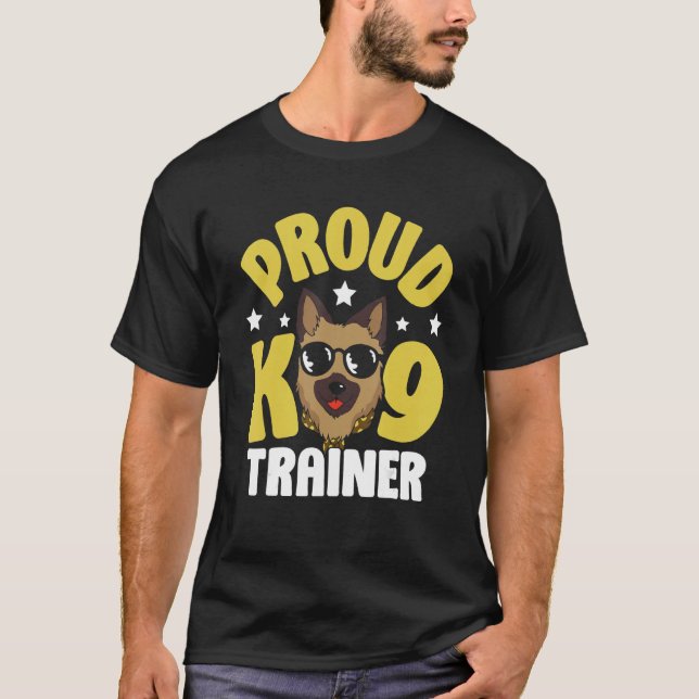 T-shirt Manipulation de chien de formateur K9 Fière (Devant)