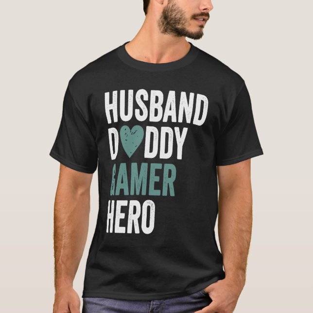 T-shirt Mari de joueur en détresse Daddy Gamer Hero (Devant)