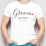 T-shirt Mariage de chambre élégant<br><div class="desc">Le cadeau parfait pour n'importe quel marié,  le design amusant et moderne dispose d'un script de typographie élégant "Groom" avec mignon petit coeur d'amour rouge arrêts complets. Le design est facile à personnaliser avec votre nom et date de mariage établie et sera le gardien parfait de votre journée spéciale.</div>