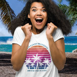 T-shirt Mariage de plage mariée mariée à la fête de mariée<br><div class="desc">Cool assorti t-shirts de plage pour votre fête de mariée à porter à une fête de bachelorette pour un mariage de destination île. Doté de beaux palmiers face à un joli coucher de soleil de plage rose. Parfait tee - shirt tropical personnalisé pour votre séjour d'été à la mer.</div>