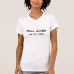T-shirt Mariage nuptial personnalisé<br><div class="desc">Un grand cadeau pour la lune de miel d'une mariée,  la douche nuptiale ou la fête de la bachelorette !</div>