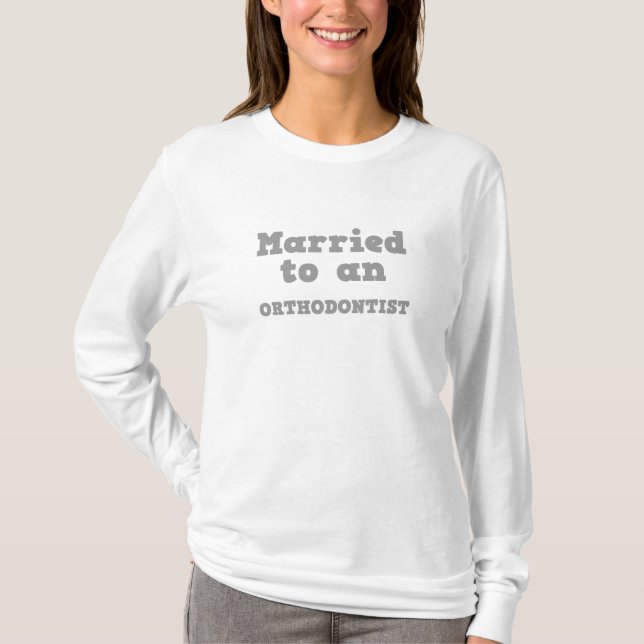 T-shirt MARIÉ À UN orthodontiste (Devant)
