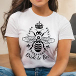 T-shirt Mariée à Bee Honeybee Mariage de la Couronne | Per<br><div class="desc">Ce t-shirt de mariage simple et élégant dit "Mariée à Abeille" et présente une silhouette d'abeille entourée d'une couronne, d'une fleur de lis et d'une couronne de laurier. Vous pouvez également modifier le texte "Mariée à abeille" pour une autre occasion ou customiser plus loin pour ajouter du texte. Pour voir...</div>