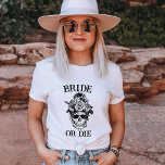 T-shirt Mariée ou décès Bachelorette Parti Customisée<br><div class="desc">Vous cherchez la chemise parfaite pour la fête de bachelorette ? Ne cherchez pas plus loin que Mariée ou Mort ! Nos chemises de bachelorette hilarantes vous feront rire et vous exciter pour votre grand jour. De plus, notre chemise de mariée ou de mort est aussi le cadeau parfait pour...</div>