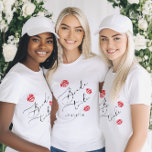 T-shirt Mariée Tribe Embrasse la Miss Adieu<br><div class="desc">Bride Tribe Kiss the Miss Goodbye T-Shirt Matching articles sont disponibles.</div>