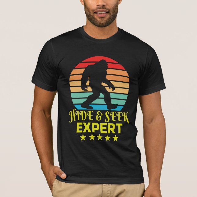 T-shirt Masquer Et Chercher Expert Bigfoot Drôle (Devant)