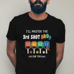 T-shirt Master 3ème Shot Drop Funny Pickleball Shot Notes<br><div class="desc">Vous essayez de maîtriser votre 3e chute de tir et vous pouvez faire savoir à tout le monde sur le terrain avec ce drôle de t-shirt "Je vais maitriser la 3e goutte de tir ou mourir d’essayer". Il comporte des pagaies colorées et du texte amusant.</div>