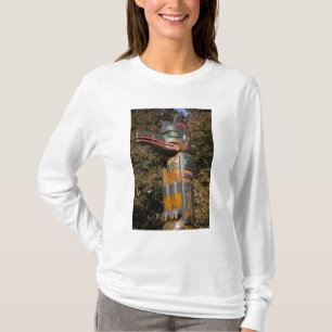 T-shirt Mât totem dans un parc à Ottawa, Ontario, Canada