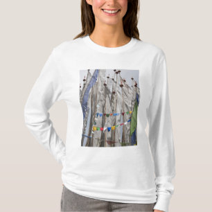 T-shirt Mâts de drapeaux de prière en montagne, col de Yot