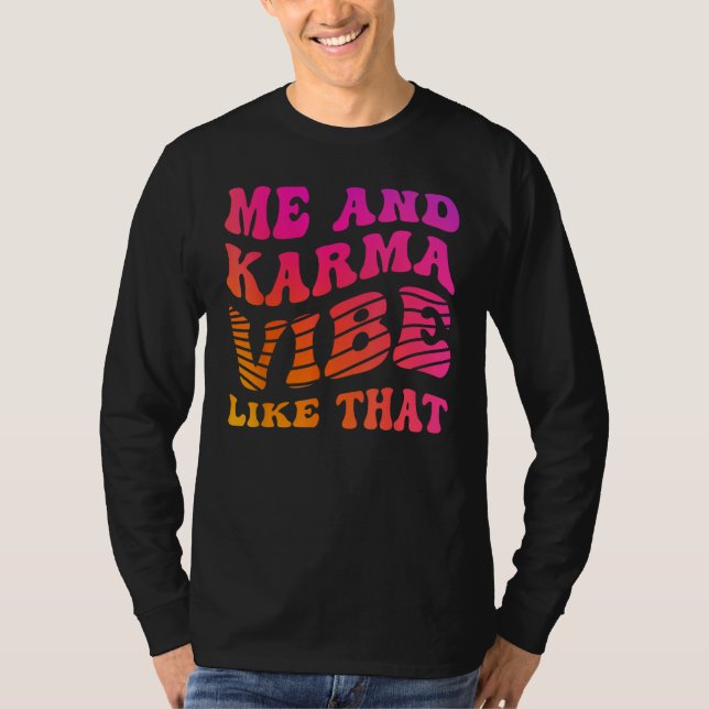 T-shirt Me and Karma Vibe Like That   Groovy Hippie Vibran (Devant)