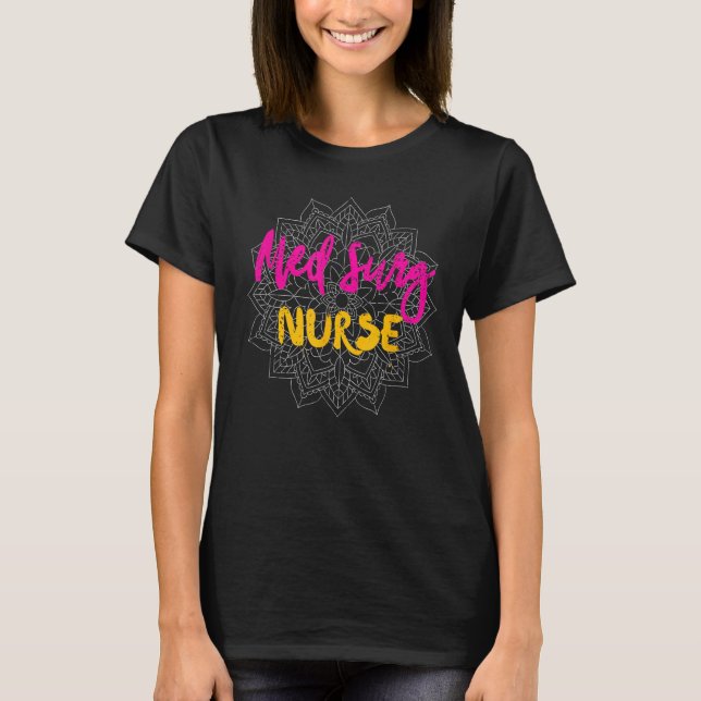 T-shirt Med Surg Infirmière École de travail Funny Équipe  (Devant)