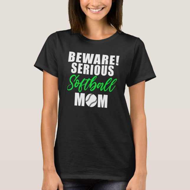 T-shirt Méfiez-vous de la maman Softball sérieuse (Devant)