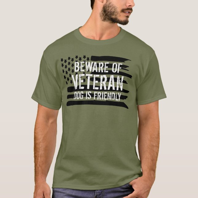 T-shirt Méfiez-vous du chien de service vétéran (Devant)