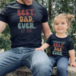 T-shirt Meilleur papa jamais rétro Vintage police Fête des<br><div class="desc">Meilleur papa chemise avec date fixe personnalisable en police et couleurs rétro. Trouvez un design correspondant pour un enfant "J'ai le meilleur papa jamais" dans ma collection "papa et moi dessins".</div>