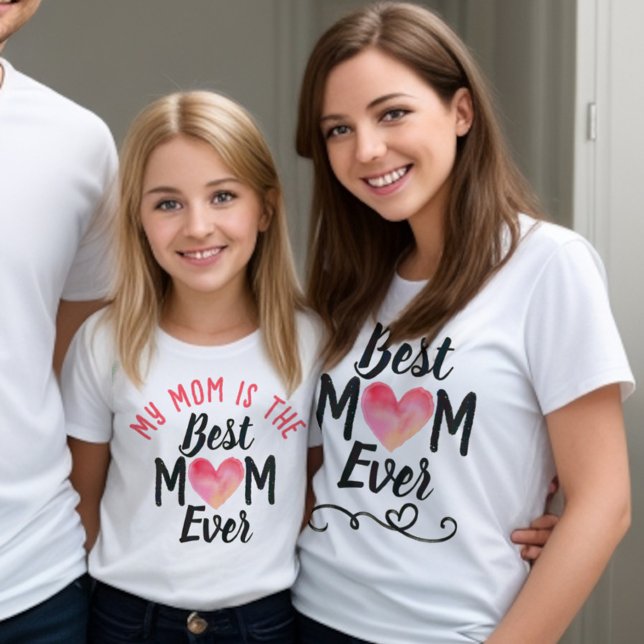 T-shirt Meilleure maman jamais typographie rose aquarelle  (Mom and daughter tee. Best mom ever typography and pink heart. My mun is the best mom ever.)