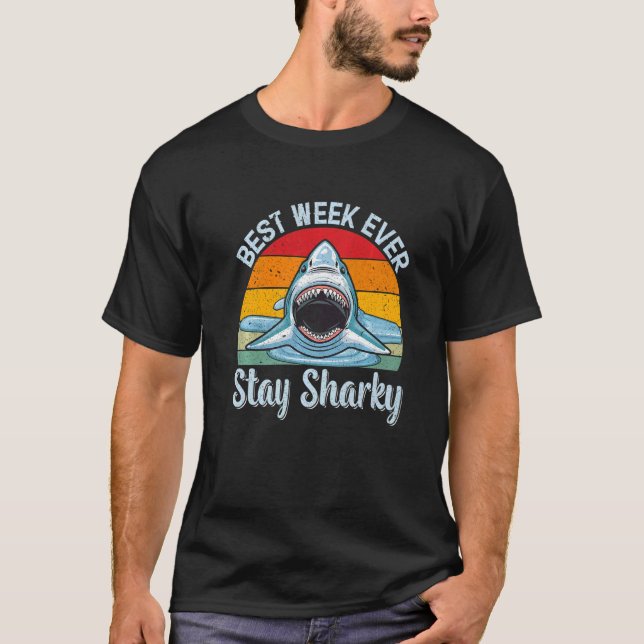 T-shirt Meilleure semaine Jamais Rester Shark Shark Retro  (Devant)