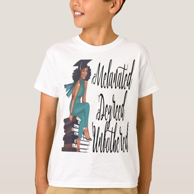 T-shirt Melanated Degred Black Girl Magic Graduation (Devant)