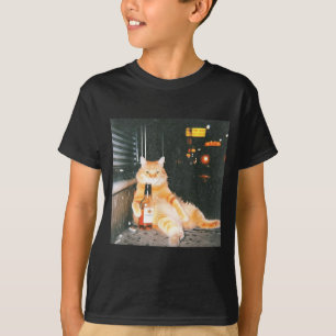 T-shirt Mème de chat ivre vintage dans une rue nocturne dr