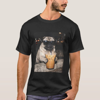 T-shirt Mème de chien drôle de carlin buvant du café glacé