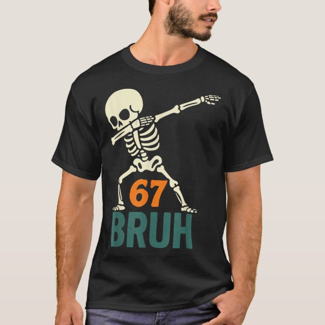 T-shirt Mème de Halloween Bruh numéros six sept squelette  (Devant)