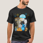 T-shirt Menorah de football juif Hanoukka Chanukah Sport<br><div class="desc">Menorah de football juif Hanoukka Chanukah Sport Lover cadeau</div>