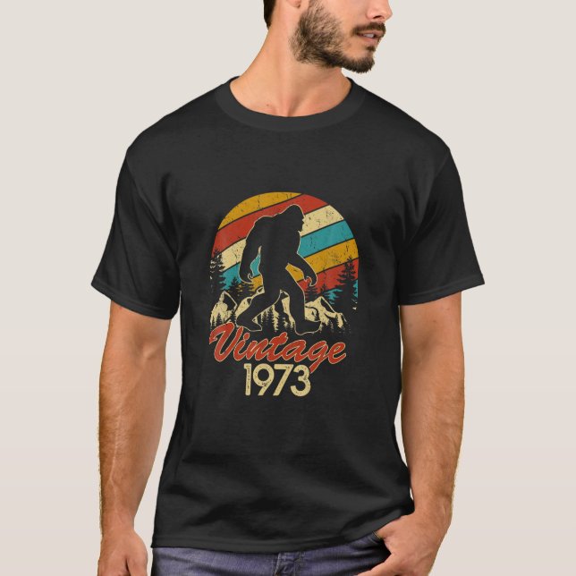 T-shirt Mens Bigfoot Né En 1973 Anniversaire Sasquat Vinta (Devant)