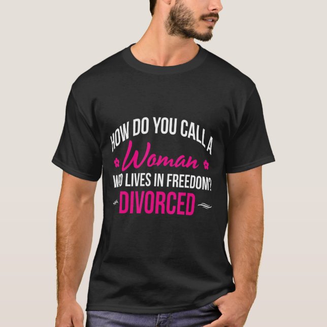 T-shirt Mens Comment Appelez-Vous Une Femme Qui Vit Dans L (Devant)