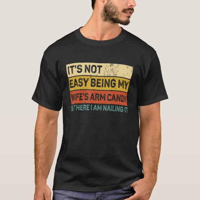 T-shirt Mens It s Not Easy Being My Wife s Arm Candy  Husb (Devant)