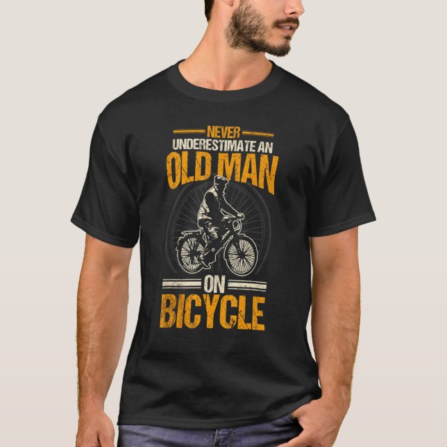 T-shirt Mens Mens Vélo Ne Sous-Estime Jamais Un Vieux Homm (Devant)
