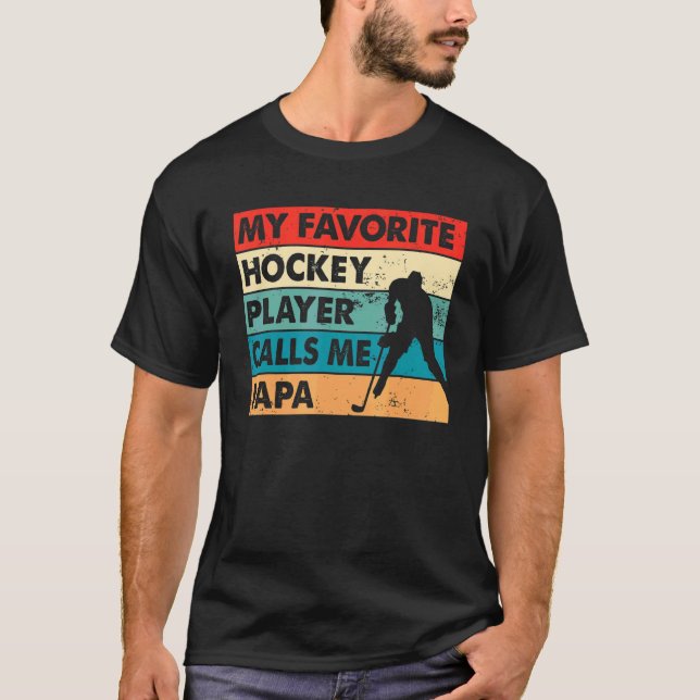 T-shirt Mens Mon Joueur De Hockey Favori M'Appelle Papa Fa (Devant)