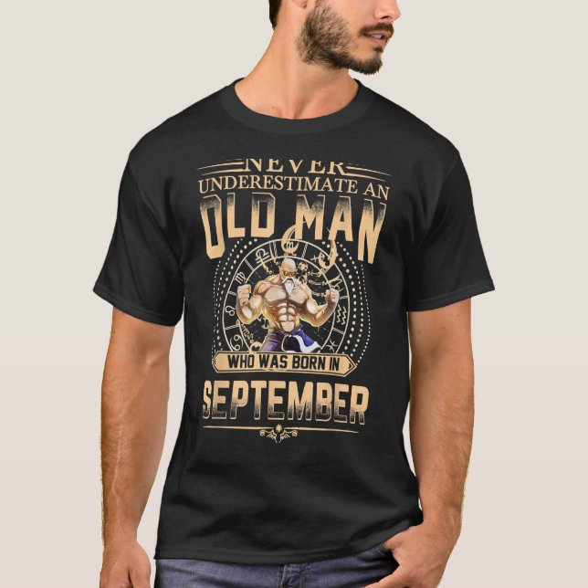 T-shirt Mens Never Underestimate An Old Man Who Was Born I (Devant)