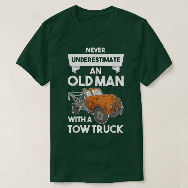 T-shirt Mens Never Underestimate an Old Man with a Tow Tru (Design devant)
