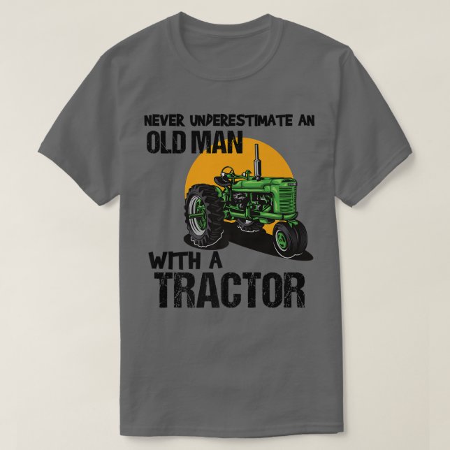 T-shirt Mens Never Underestimate An Old Man With A Tractor (Design devant)