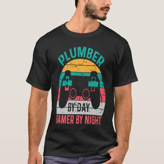 T-shirt Men's  Plumber By Day Gamer By Night (Devant)