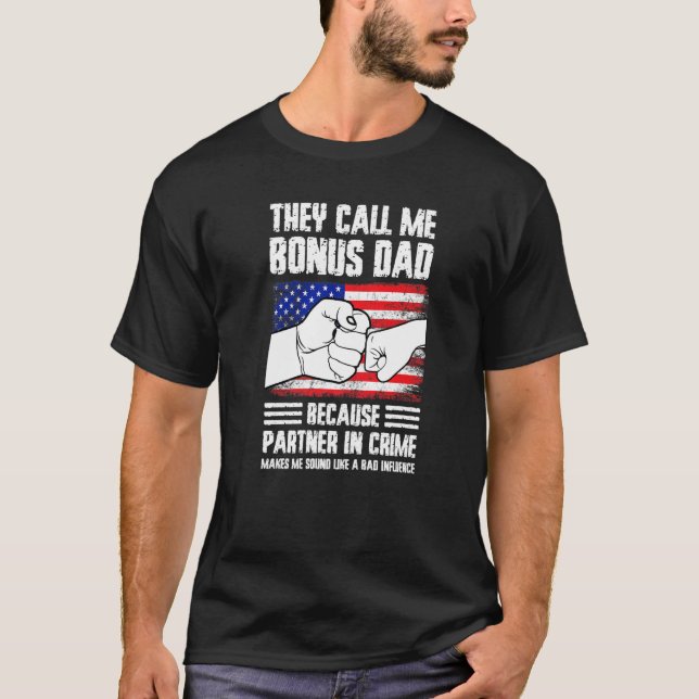 T-shirt Mens they call me bonus dad because partner in cri (Devant)
