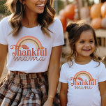 T-shirt Merci Mama Orange Rainbow maman et moi Matching<br><div class="desc">Maman et moi tombent design "maman reconnaissante" avec arc-en-ciel boho dans les couleurs d'automne de jaune,  orange,  vert et marron. Trouvez la chemise correspondante "mini" dans ma collection "maman et moi correspondent conceptions".</div>