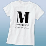 T-shirt Mère de la pièce Nom du monogramme<br><div class="desc">La typographie moderne minimaliste monogramme design qui peut être modifié pour personnaliser. Idéal pour la Mère de la Salle à la Fête des mariées ou à la Bachelorette,  ou comme une fête de mariage amusante faveur ou cadeau.</div>