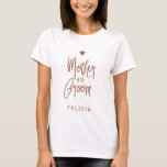 T-shirt Mère du marié cuivre parties scintillant nom de ty<br><div class="desc">Glam élégante mère du marié personnalisé t-shirt de douche nuptiale avec une parties scintillant en cuivre brossé à la main comme script de typographie et un petit coeur.            Facile à personnaliser avec son nom.               Convient pour les fêtes de mariées mariages modernes et branchées.</div>