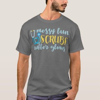 T-shirt Messy Bun Scrubs Gants en caoutchouc Médecin Assis