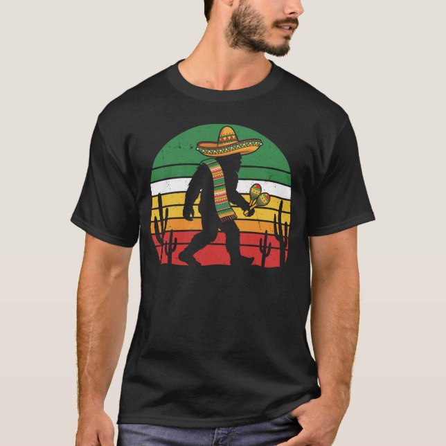 T-shirt Mexican Bigfoot Sasquatch Fiesta Retro Sunset (Devant)