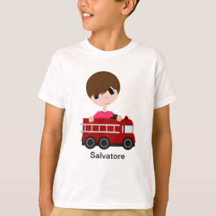 T-shirt Mignon, garçon avec le camion de pompiers