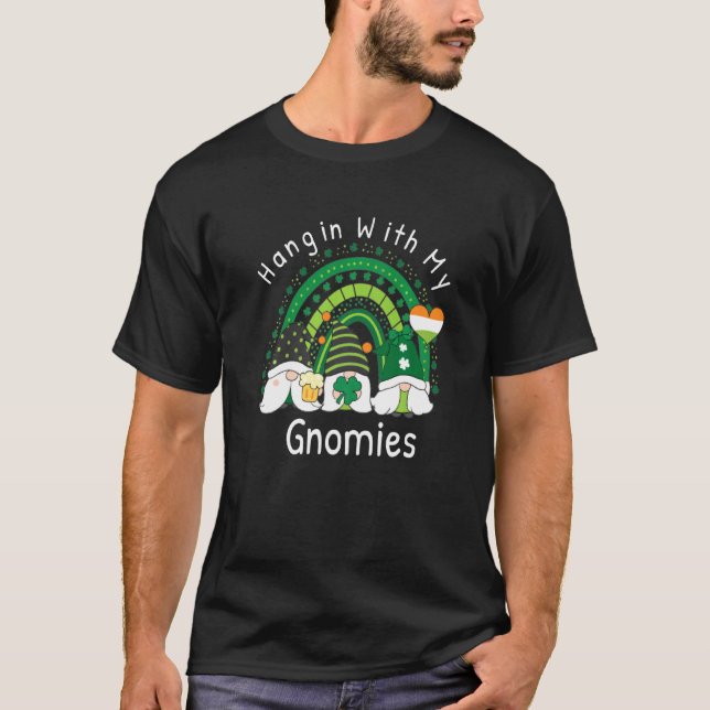 T-shirt Mignonne Accrochement Avec Mes Gnomies St Patrick  (Devant)