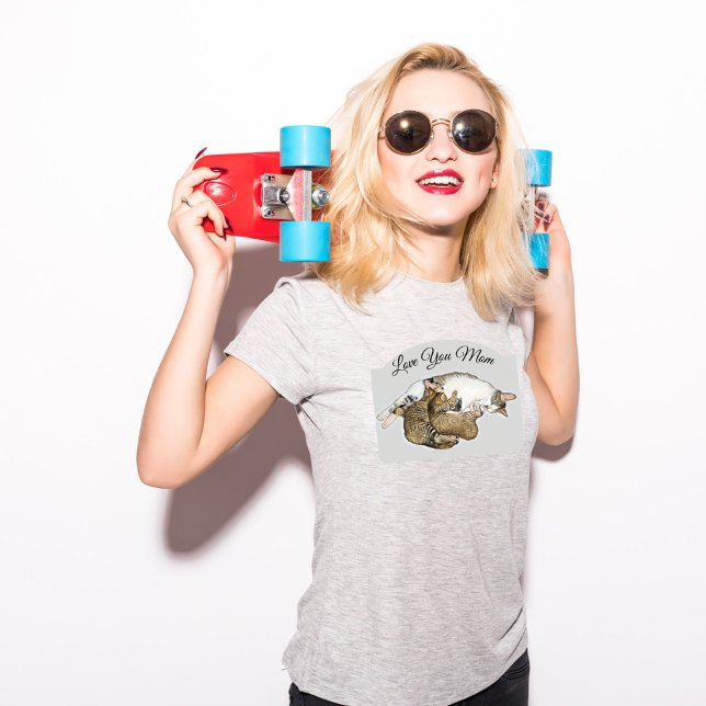 T-shirt Mignonne chatte maman allaitant ses petits chatons (Créateur téléchargé)