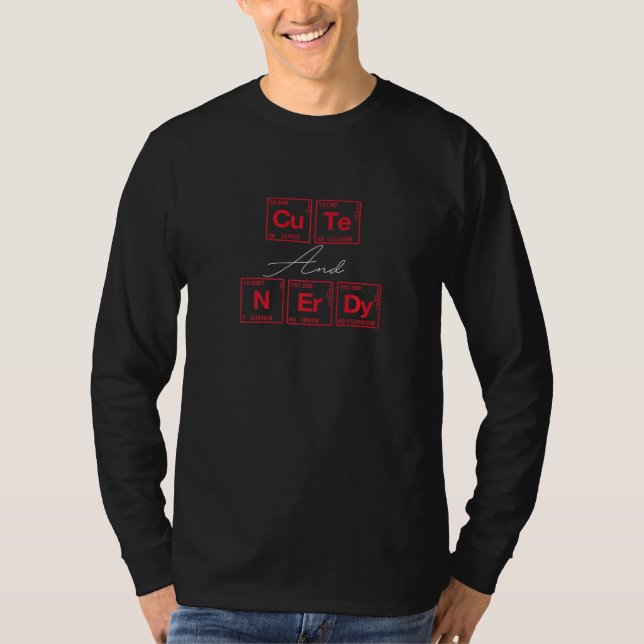 T-shirt Mignonne Et Nerdy Écrite Dans Les Éléments Du Péri (Devant)