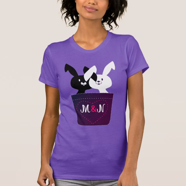 T-shirt Mignons Amour Lapins Noirs et Blancs avec Monogram (Devant)