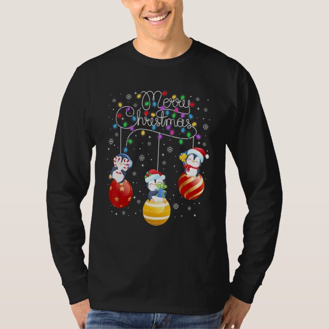 T-shirt Mignons pingouins Joyeux lumières de Noël Ornement (Devant)