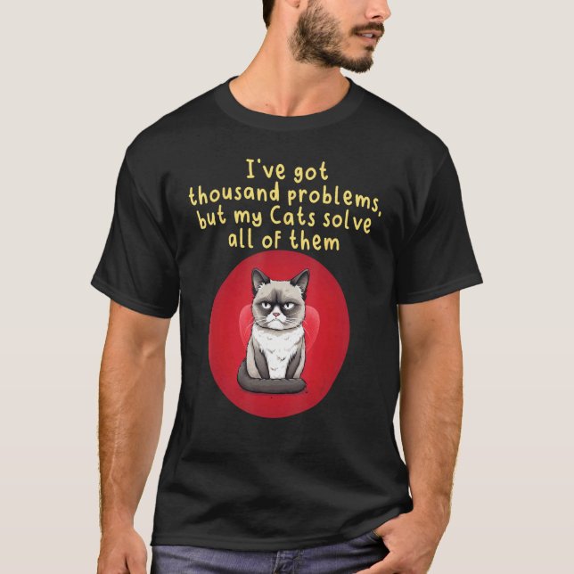 T-shirt Mille Problèmes mais Costume de Chat Grognon (Devant)