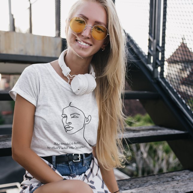 T-shirt Minimal Noir Elle Est Devenue Un Héros Inspiration (Créateur téléchargé)