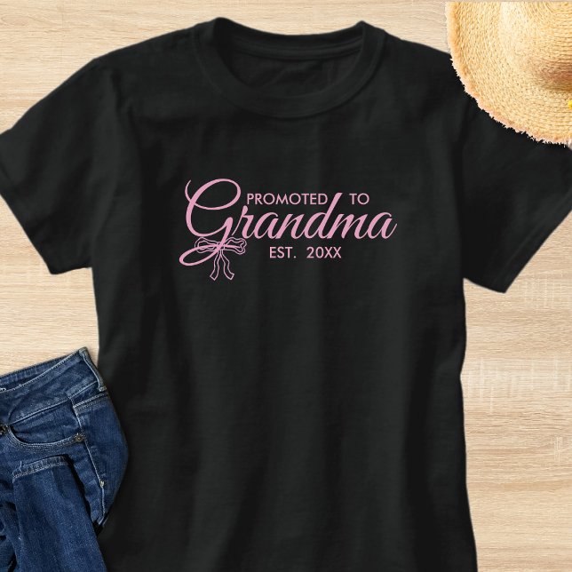 T-shirt Minimalist Pink Promoted To Grandma Est Year (Créateur téléchargé)