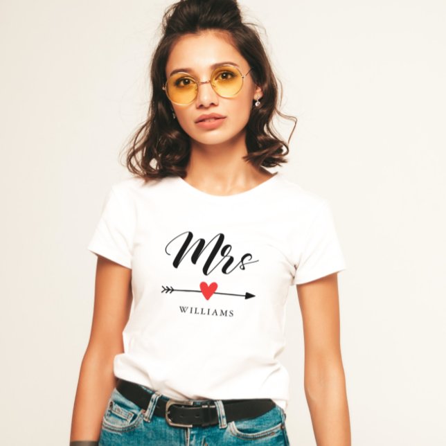 T-shirt Mme personnalisée avec le coeur et la flèche (Créateur téléchargé)